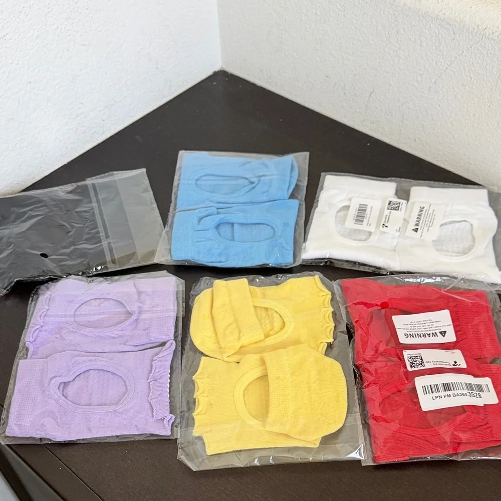 6 Pairs Amazon Women's Non-Slip Grip Toes Out Pilates/Yoga Socks.